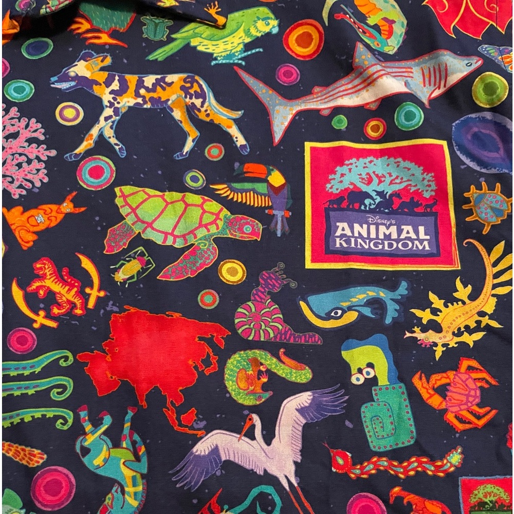 Disney Men’s Large Animal Kingdom cotton button-up patterned camp shirt